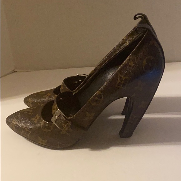Louis Vuitton Heels - Picture 3 of 10